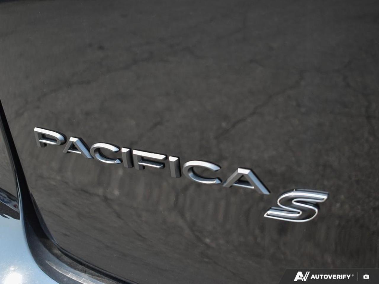 2027 Chrysler Pacifica Select All-Wheel Drive Passenger Van Photo