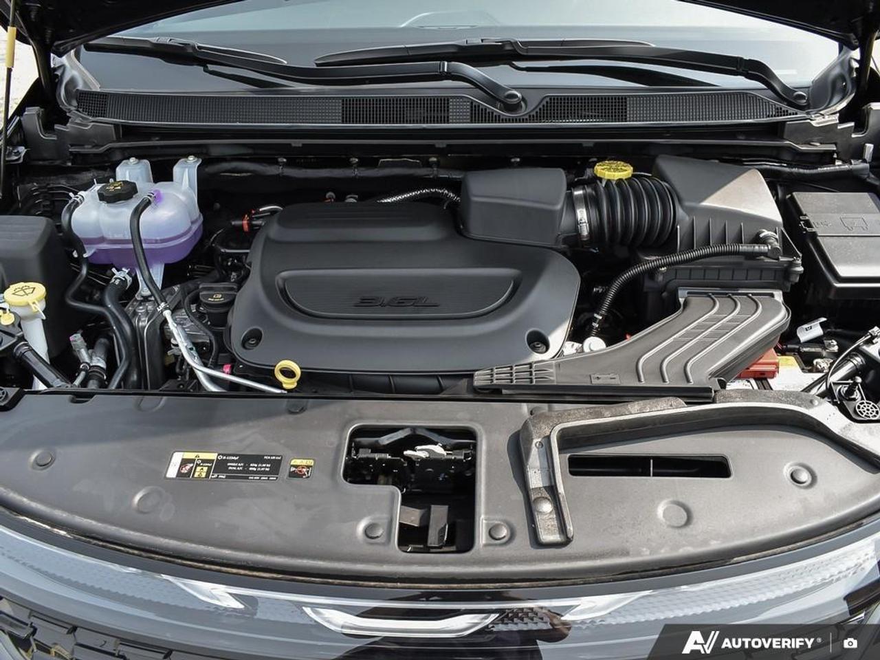 2027 Chrysler Pacifica Select All-Wheel Drive Passenger Van Photo