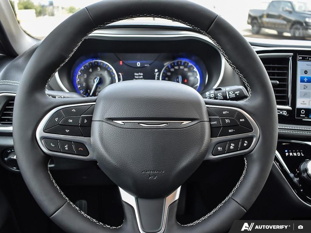 2027 Chrysler Pacifica Select All-Wheel Drive Passenger Van Photo