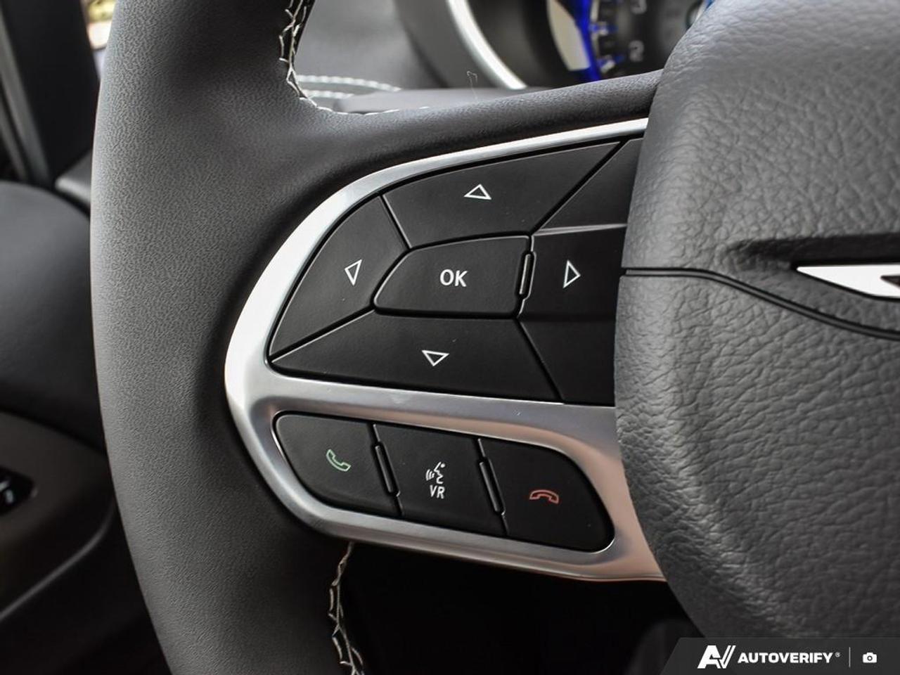 2027 Chrysler Pacifica Select All-Wheel Drive Passenger Van Photo
