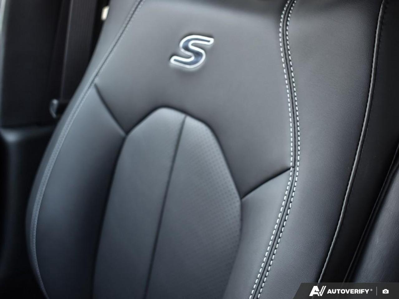 2027 Chrysler Pacifica Select All-Wheel Drive Passenger Van Photo