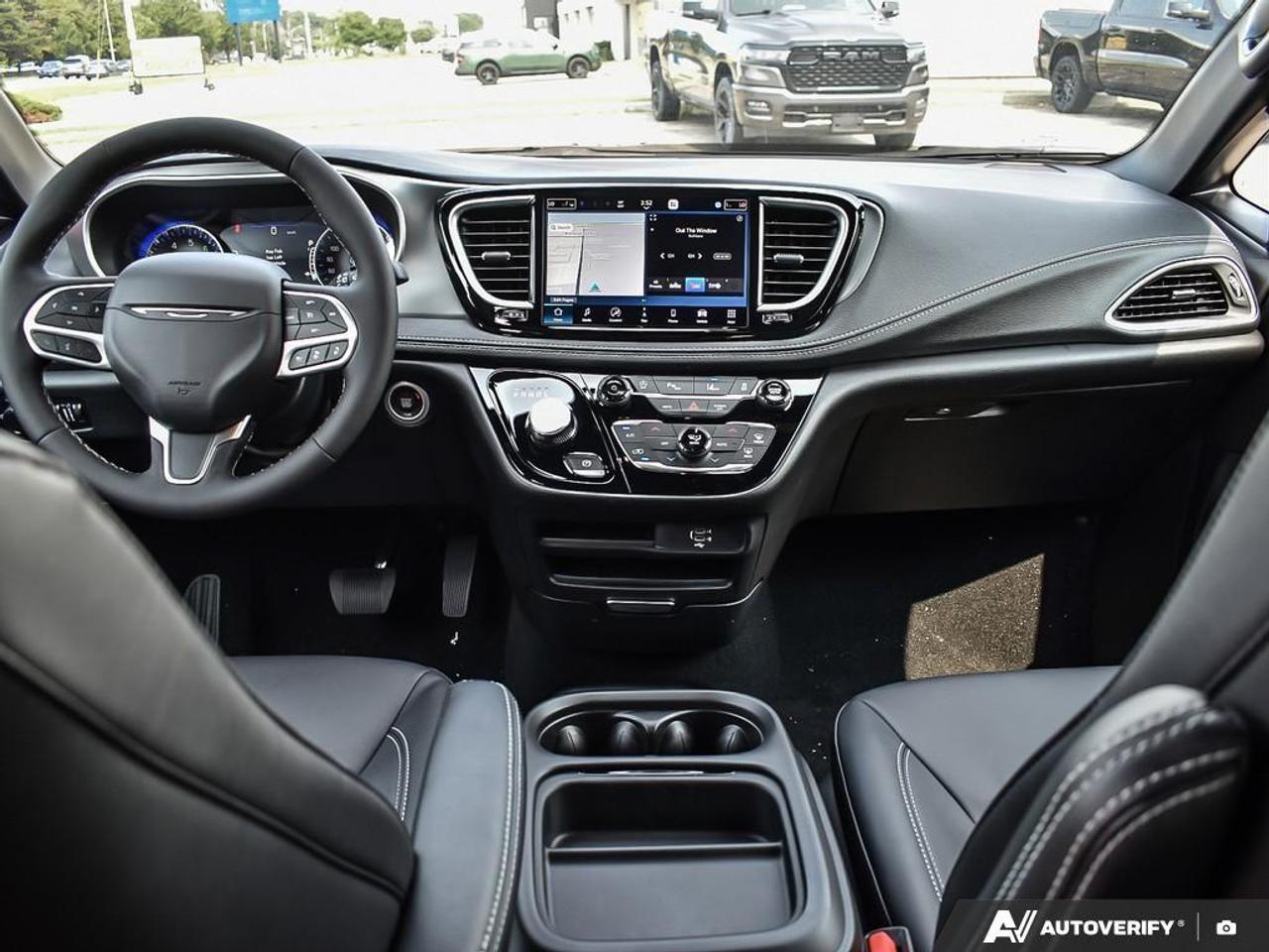 2027 Chrysler Pacifica Select All-Wheel Drive Passenger Van Photo