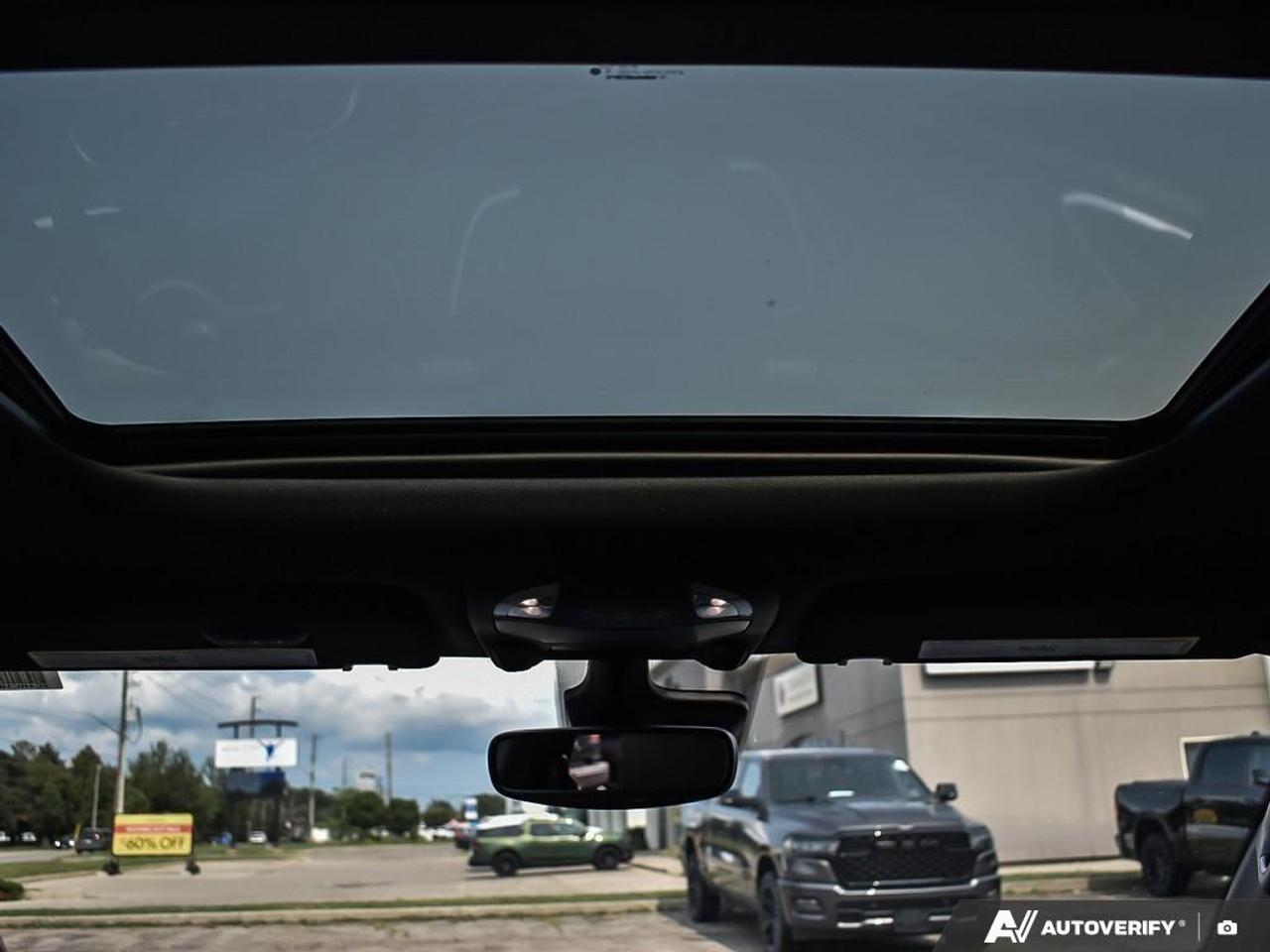 2027 Chrysler Pacifica Select All-Wheel Drive Passenger Van Photo