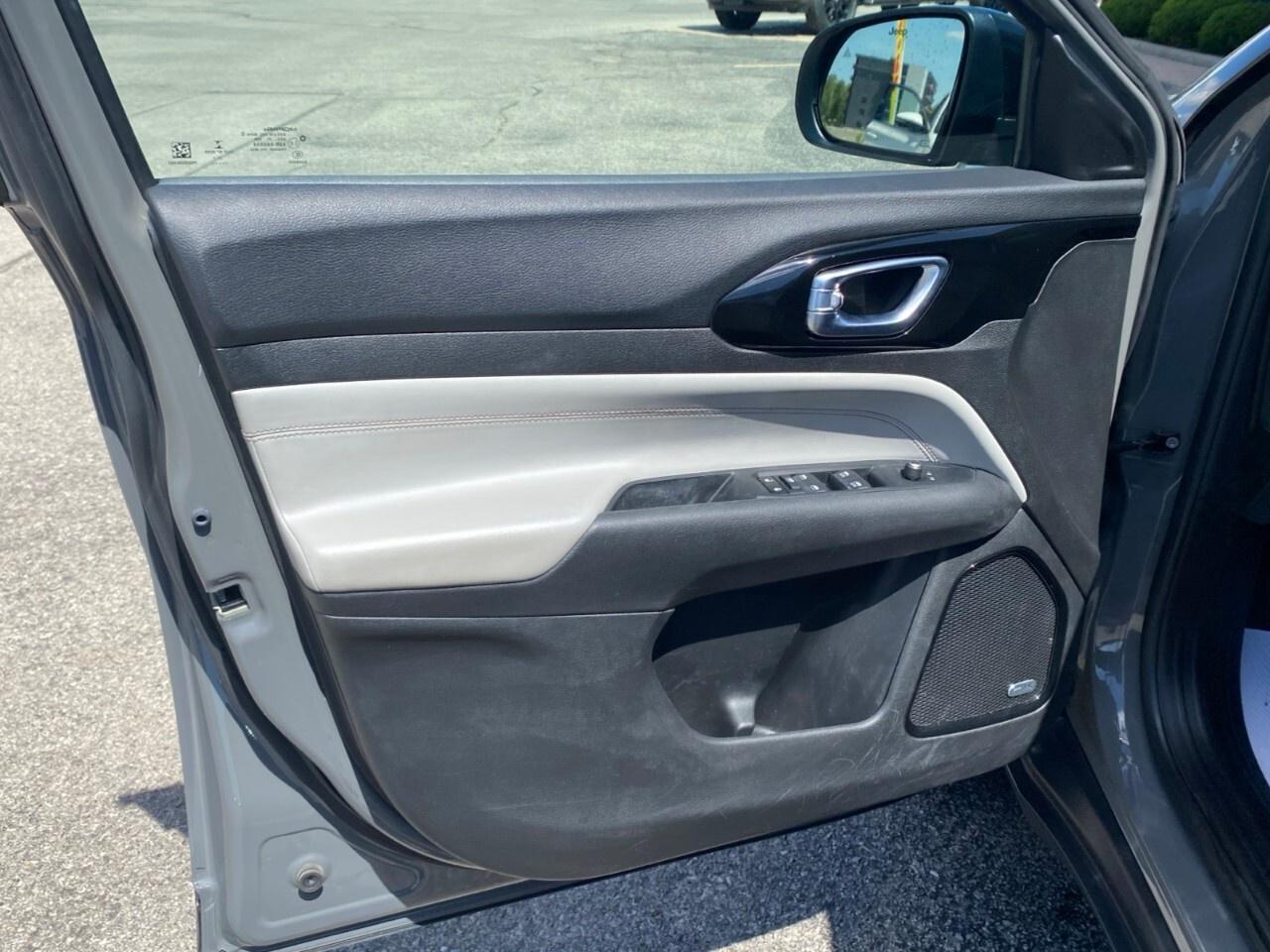 2022 Jeep Compass Limited 4X4 Photo