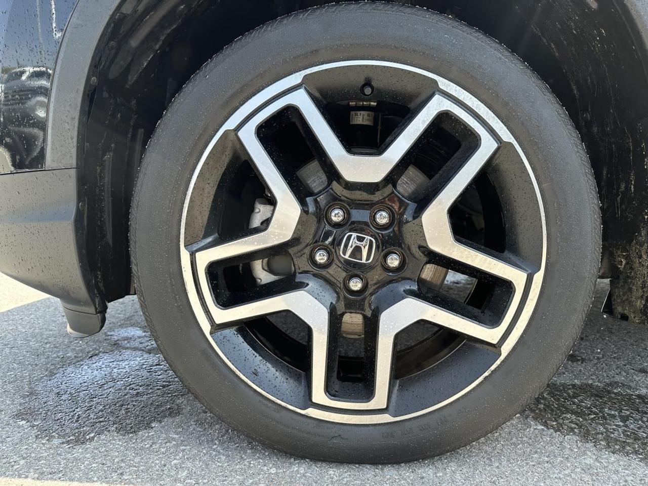 2023 Honda Passport Touring AWD - Clean CarFax! Photo