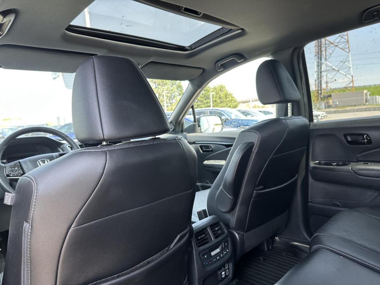 2023 Honda Passport Touring AWD - Clean CarFax! Photo