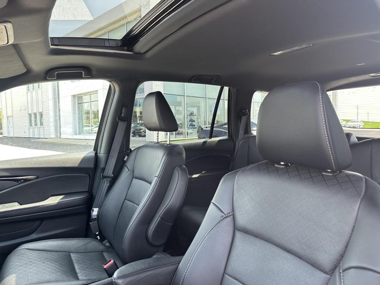2023 Honda Passport Touring AWD - Clean CarFax! Photo