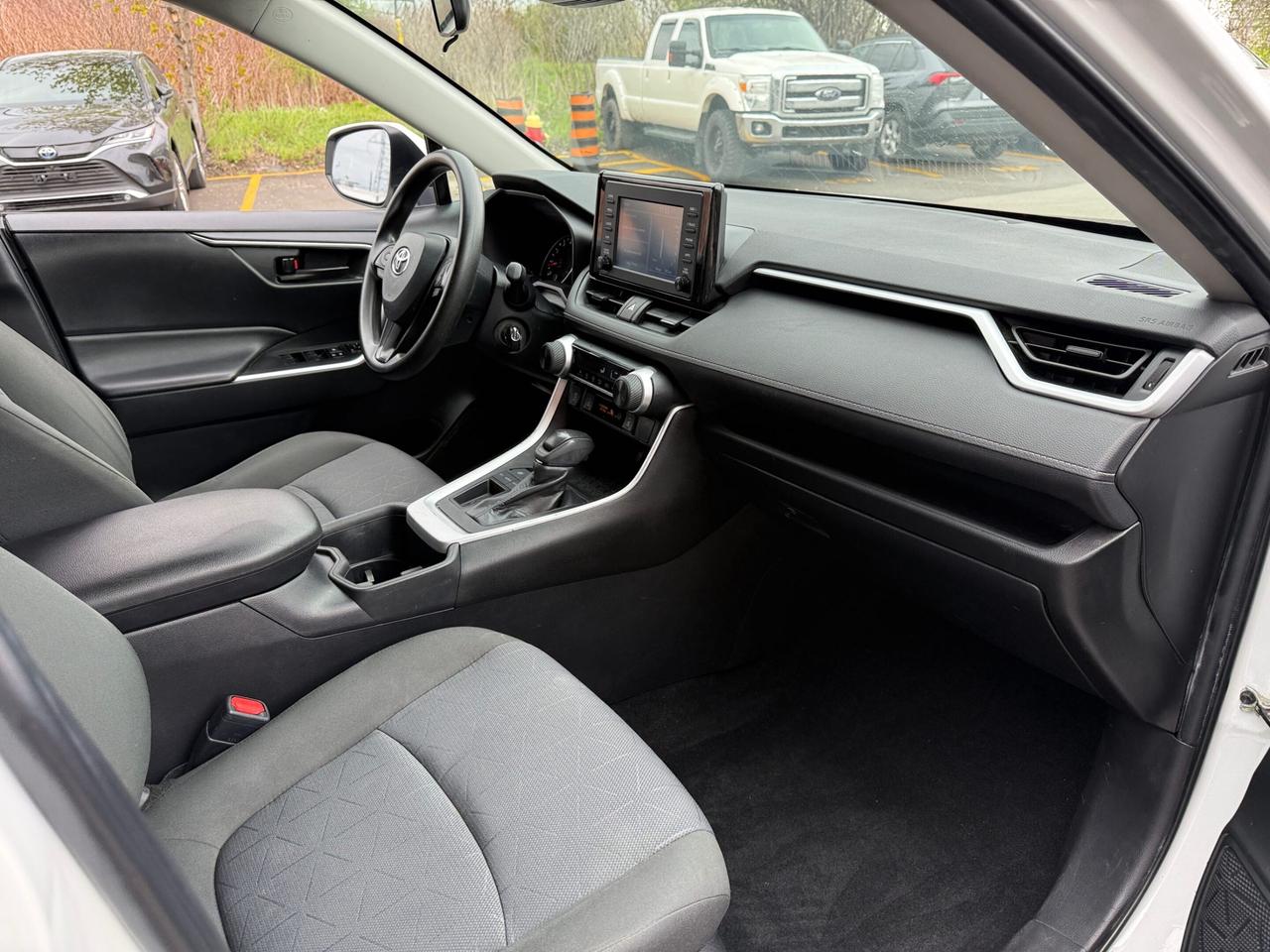 2022 Toyota RAV4 LE FWD Photo