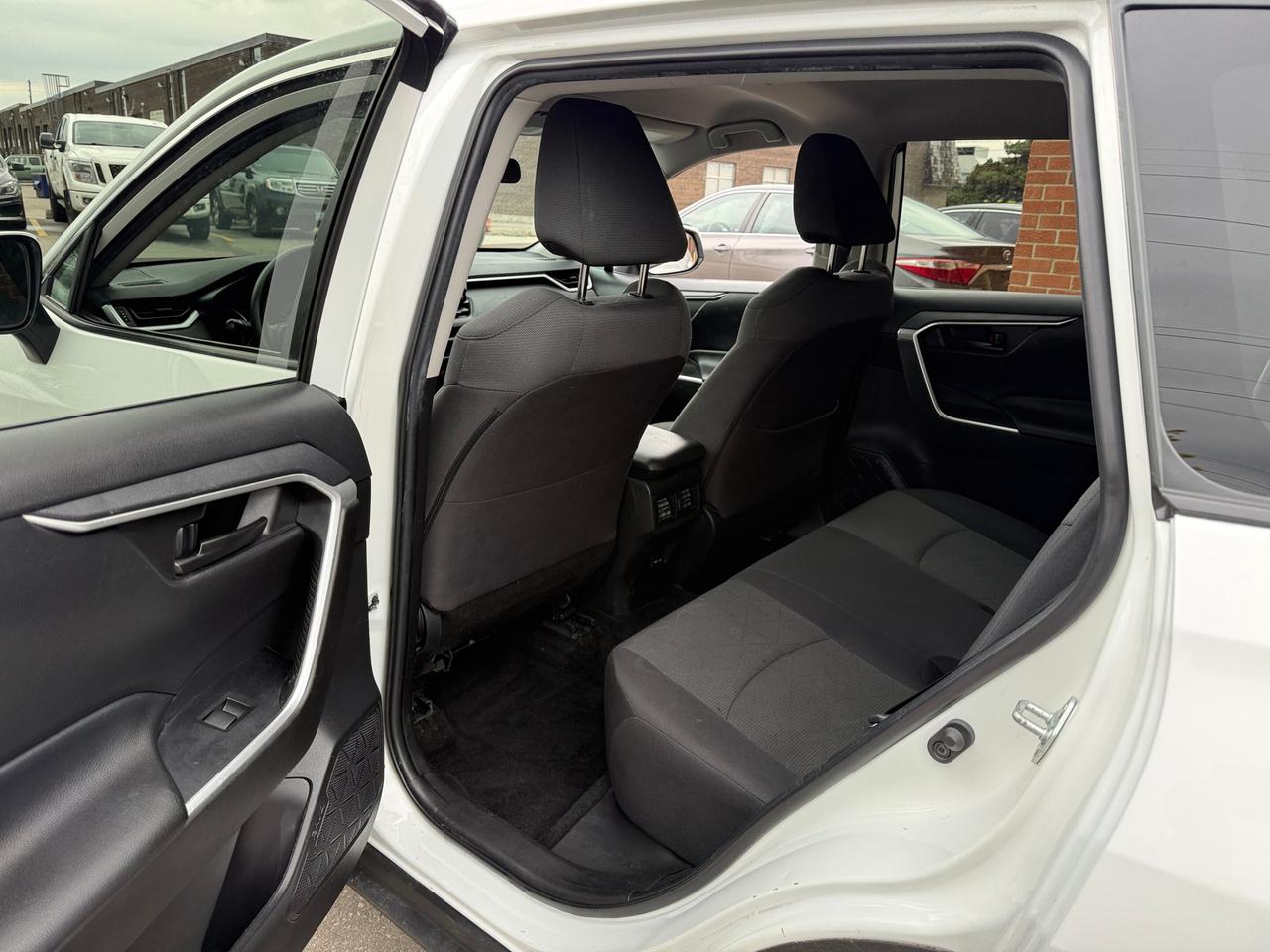 2022 Toyota RAV4 LE FWD Photo