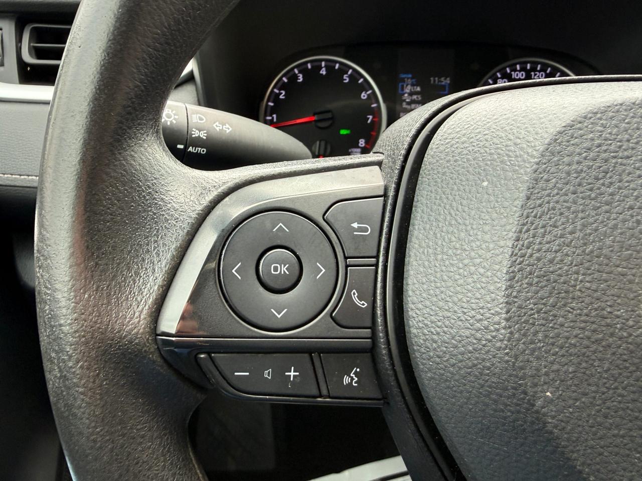 2022 Toyota RAV4 LE FWD Photo