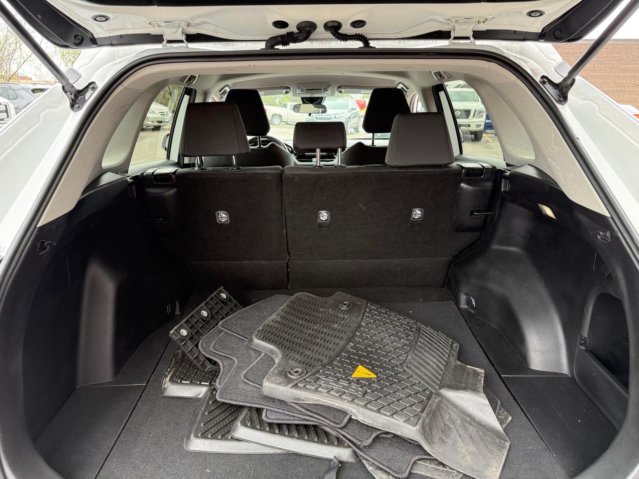 2022 Toyota RAV4 LE FWD Photo