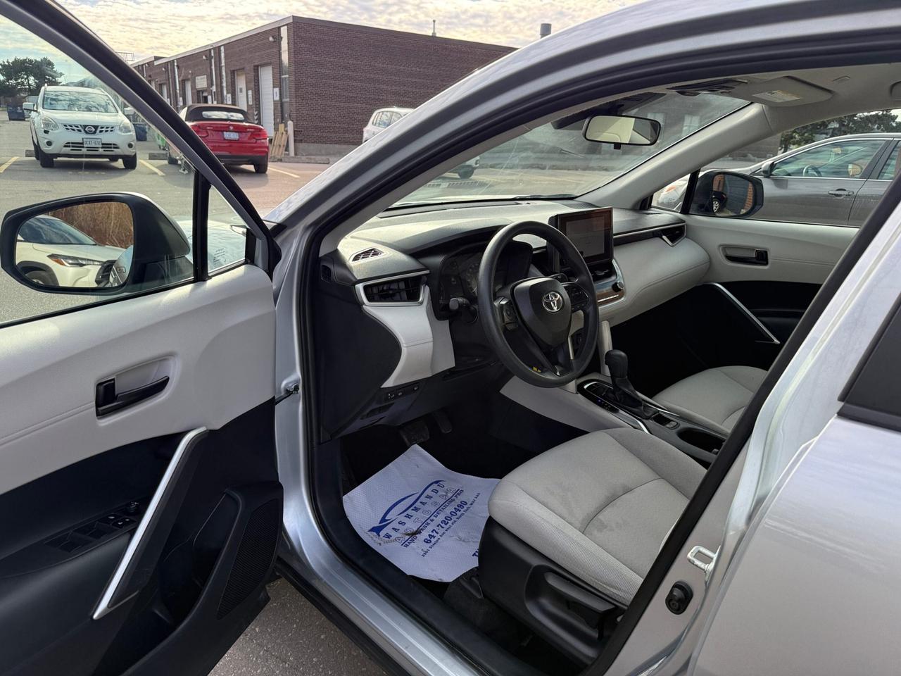 2024 Toyota Corolla Cross L FWD, ONE OWNER, NO ACCIDENT Photo