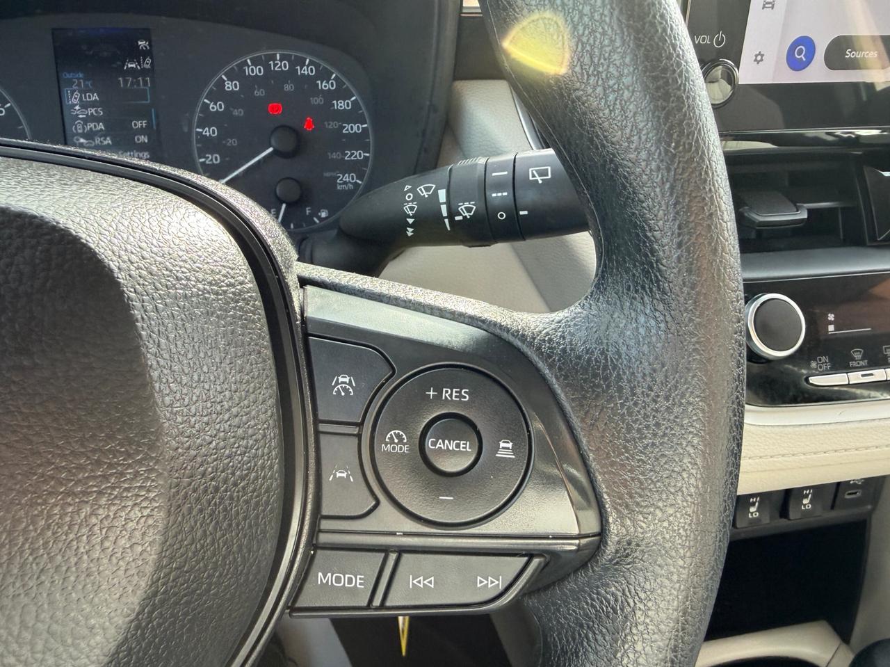 2024 Toyota Corolla Cross L FWD, ONE OWNER, NO ACCIDENT Photo