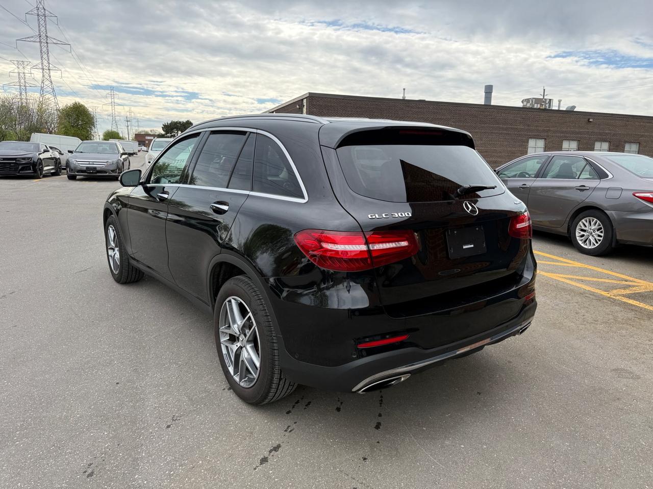 2019 Mercedes-Benz GLC-Class GLC 300 4MATIC SUV, DISTRONIC + WITH PILOT STEERIN Photo3