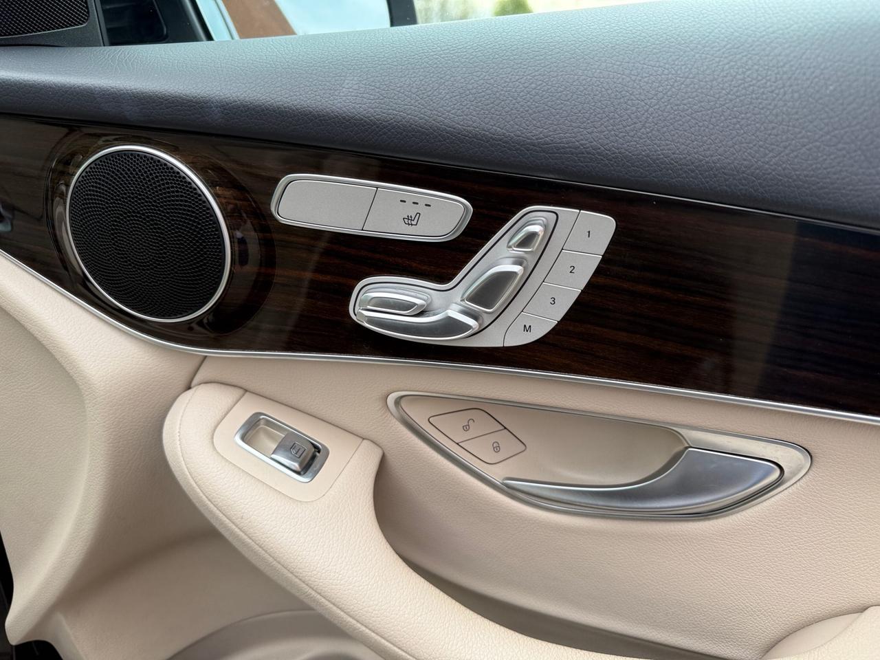 2019 Mercedes-Benz GLC-Class GLC 300 4MATIC SUV, DISTRONIC + WITH PILOT STEERIN Photo