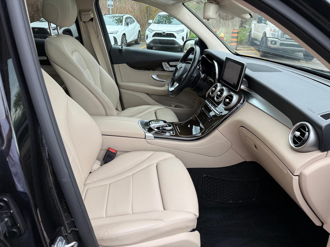 2019 Mercedes-Benz GLC-Class GLC 300 4MATIC SUV, DISTRONIC + WITH PILOT STEERIN Photo