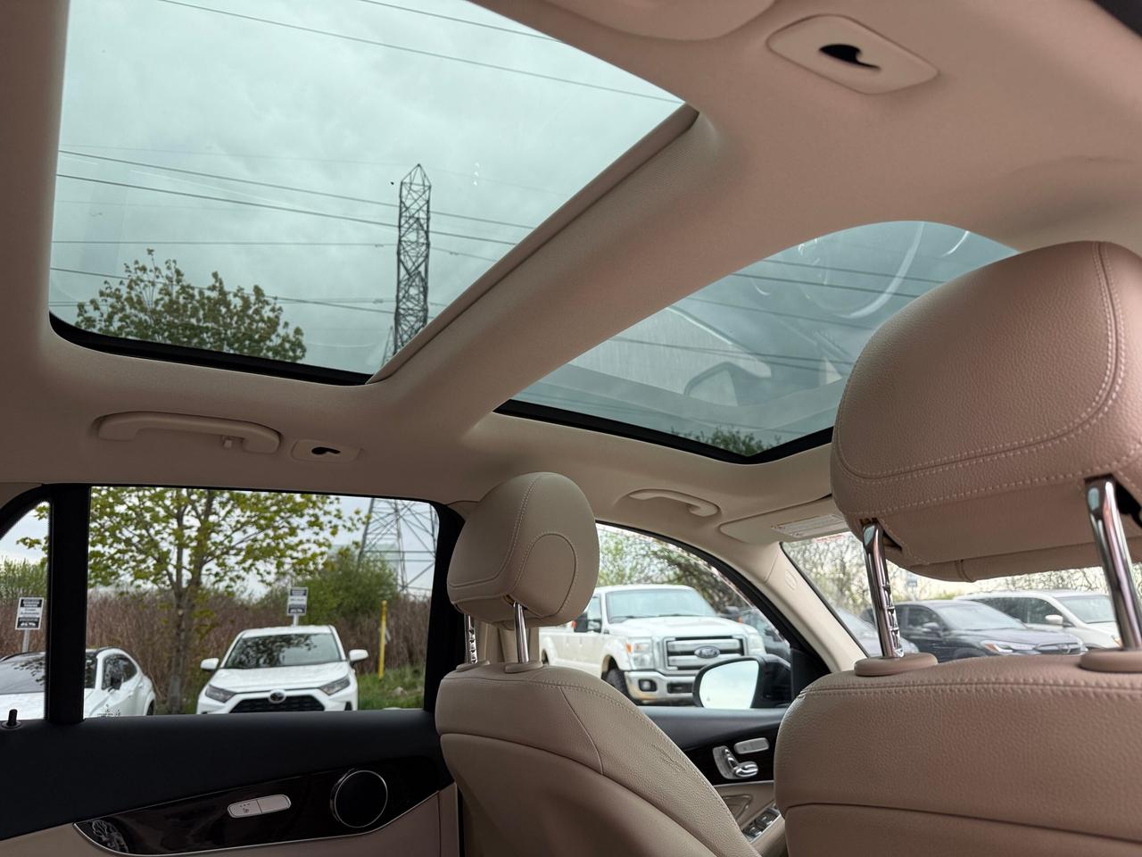 2019 Mercedes-Benz GLC-Class GLC 300 4MATIC SUV, DISTRONIC + WITH PILOT STEERIN Photo