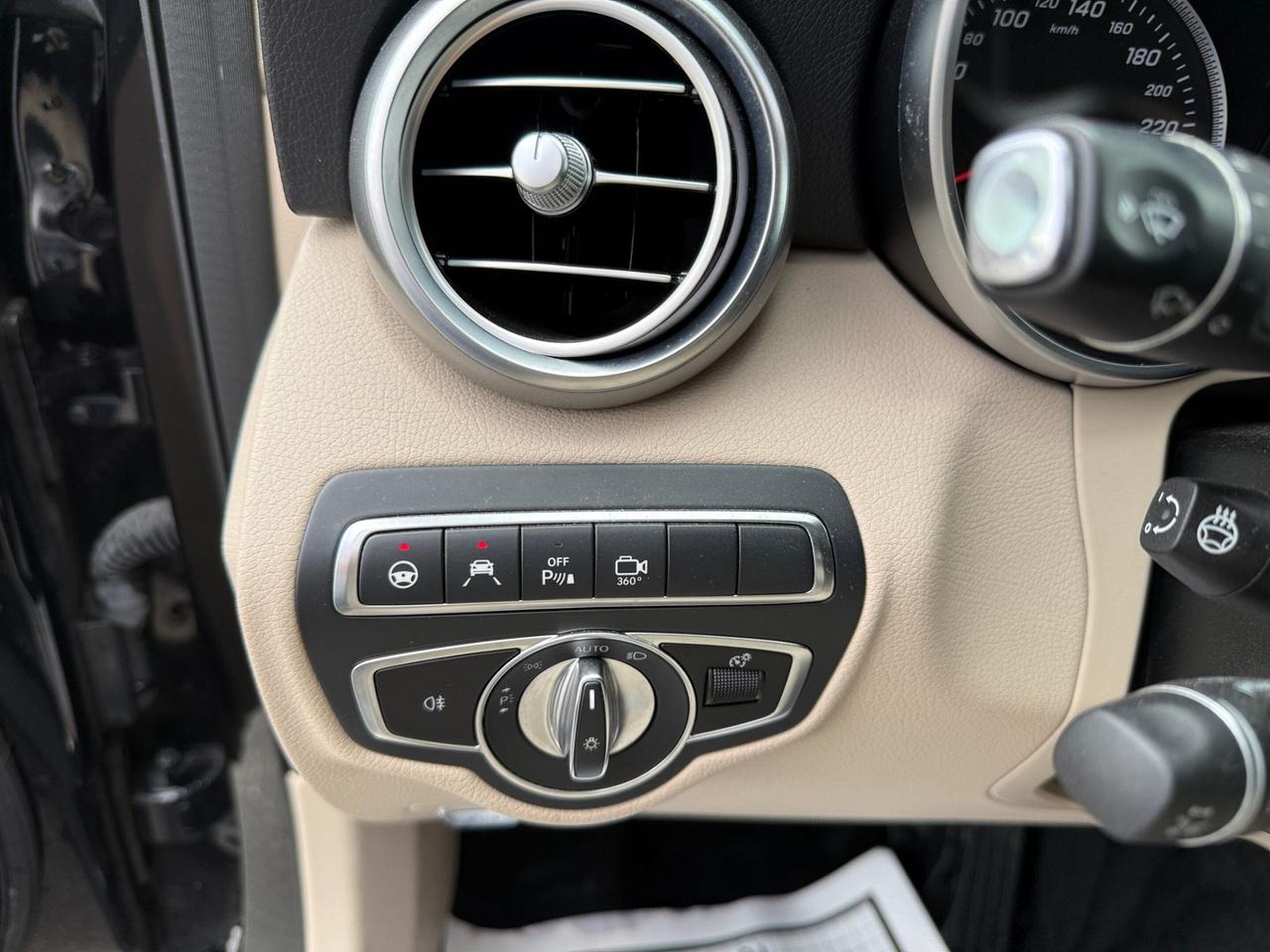 2019 Mercedes-Benz GLC-Class GLC 300 4MATIC SUV, DISTRONIC + WITH PILOT STEERIN Photo