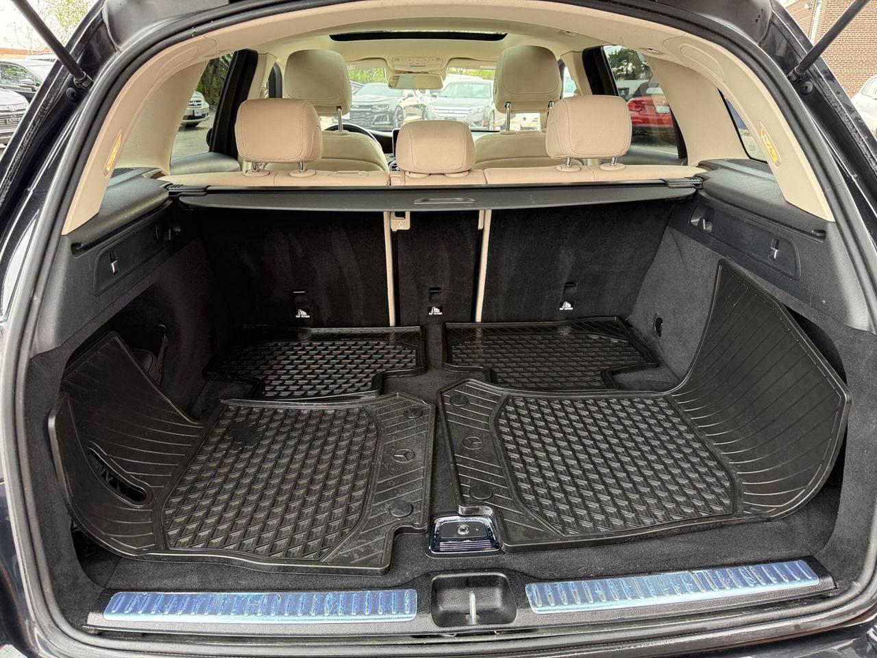 2019 Mercedes-Benz GLC-Class GLC 300 4MATIC SUV, DISTRONIC + WITH PILOT STEERIN Photo