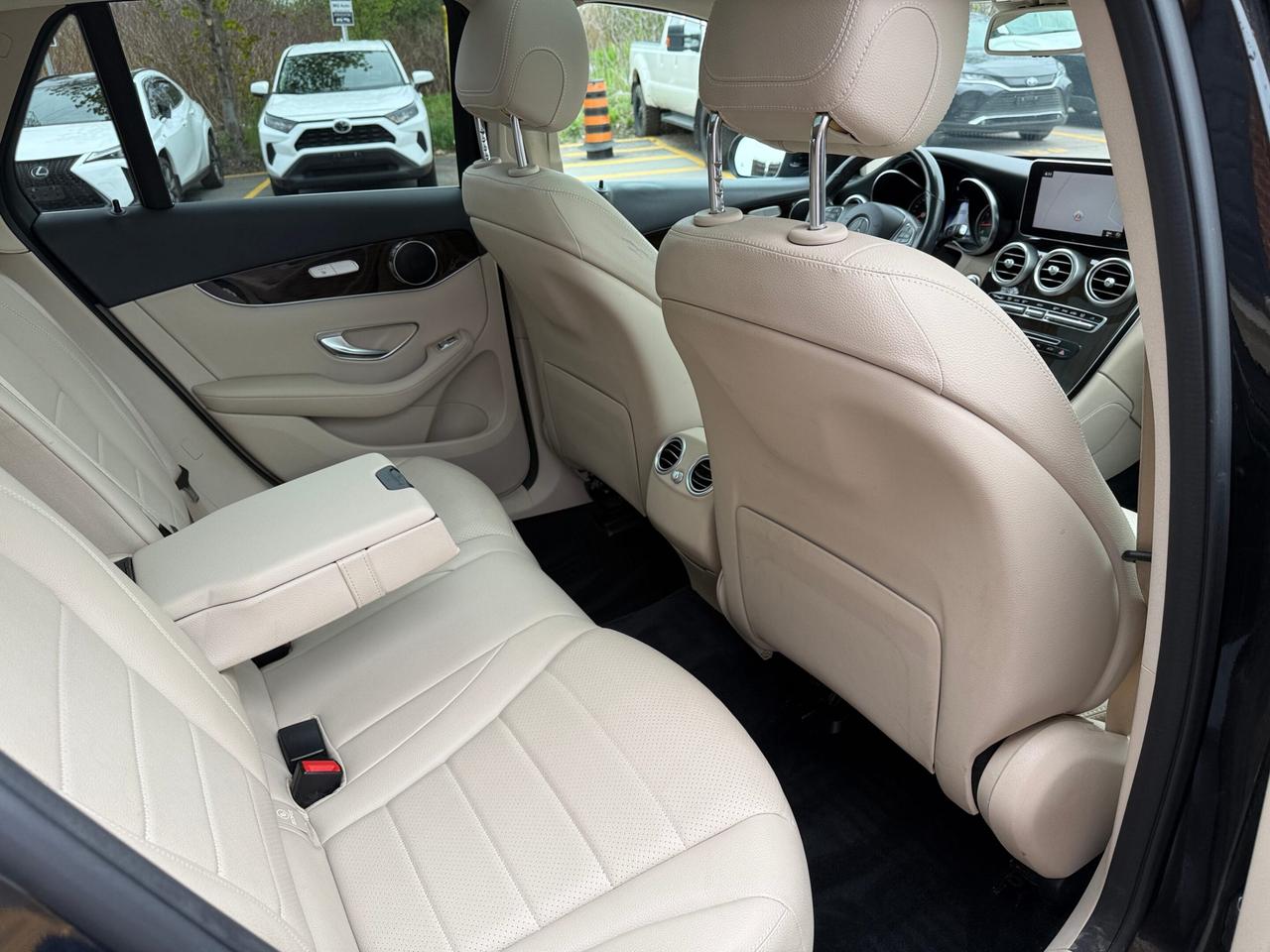 2019 Mercedes-Benz GLC-Class GLC 300 4MATIC SUV, DISTRONIC + WITH PILOT STEERIN Photo