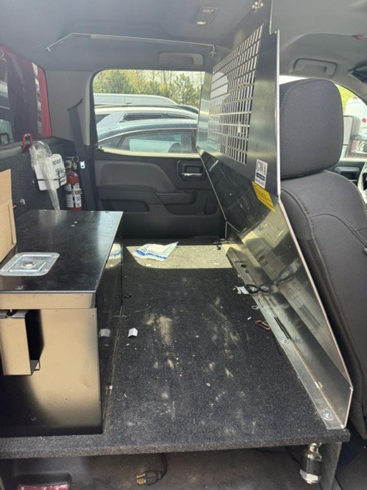 2018 GMC Sierra 1500 4WD Crew Cab. Cap, 135K Photo3