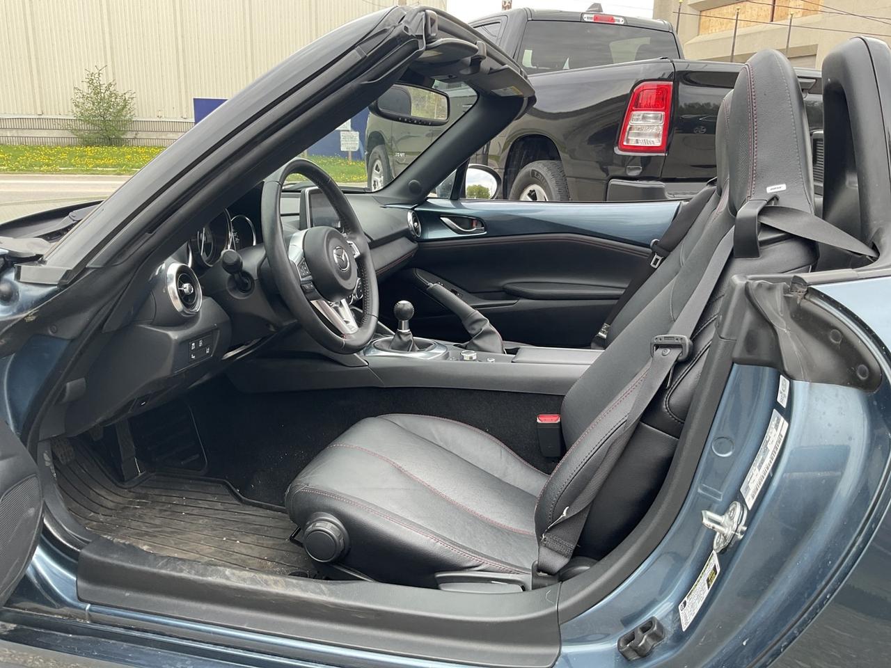 2016 Mazda MX-5 GT - LEATHER! NAV! BSM! 6 SPEED MT! Photo