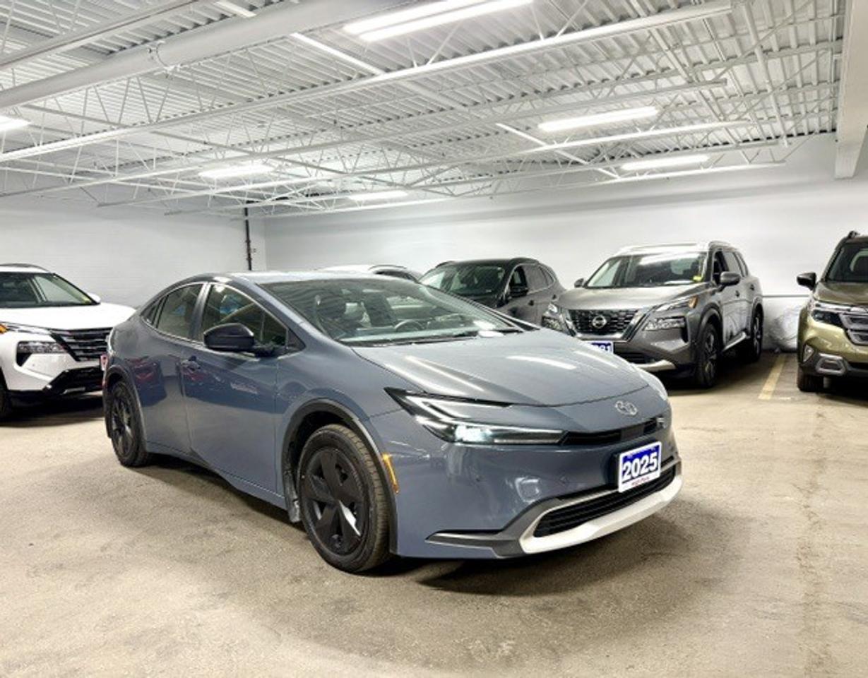 2025 Toyota Prius Plug-In Hybrid SE Auto Photo2