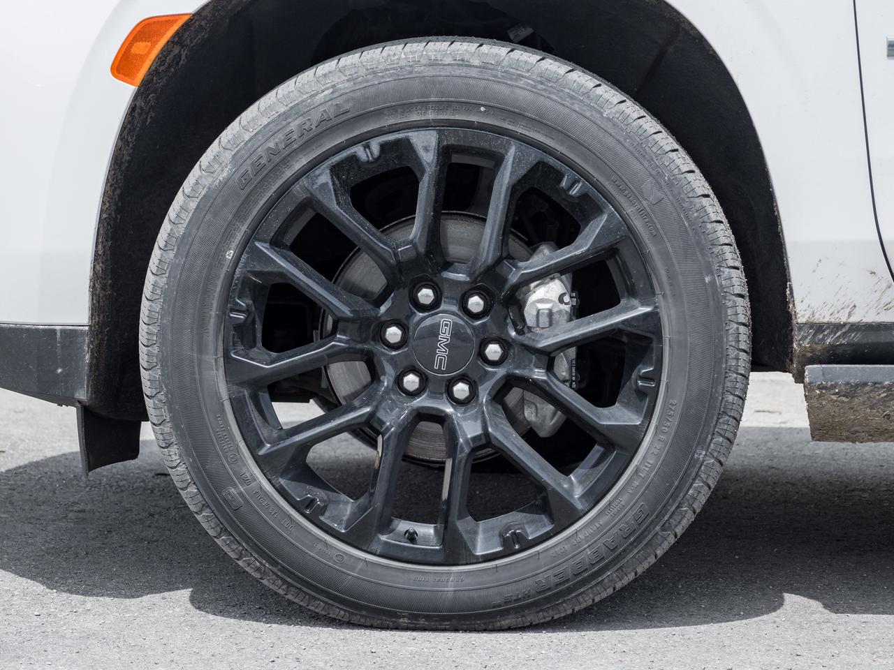 2022 GMC Yukon DENALI   Diesel   Roof   Heads up display Photo