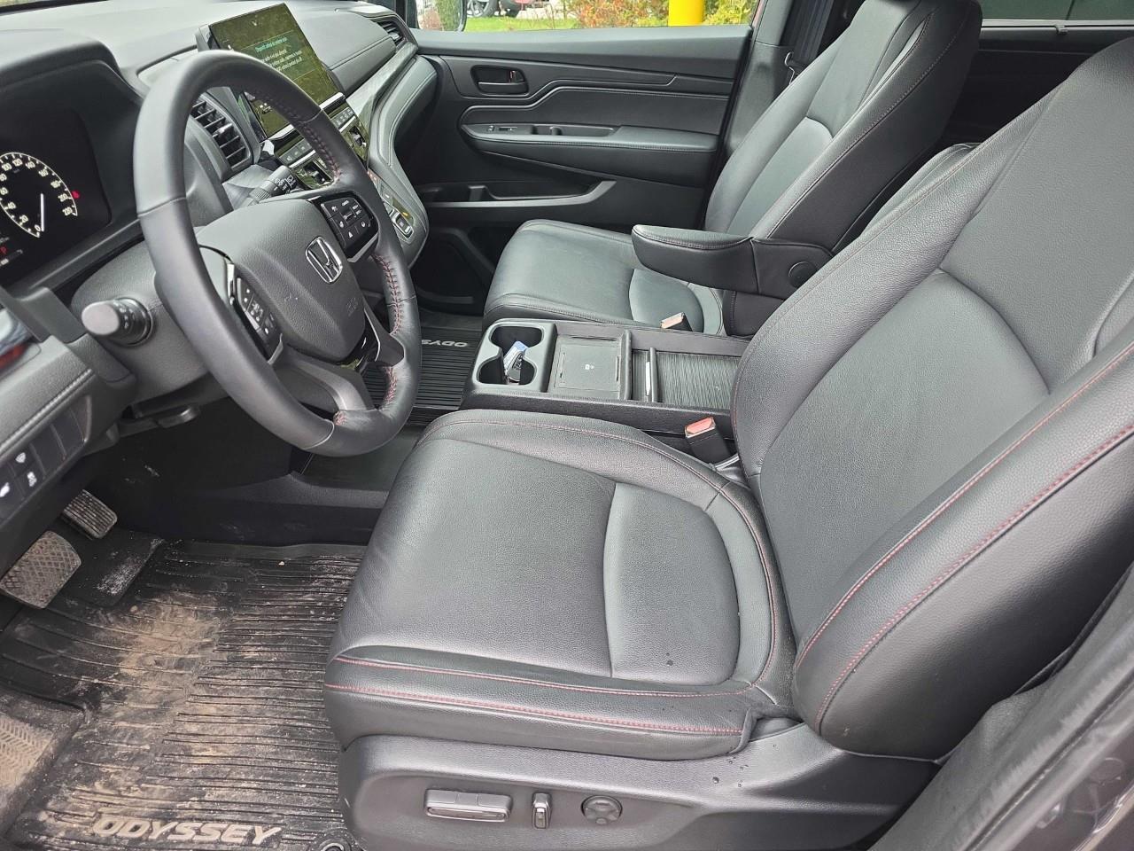 2025 Honda Odyssey Sport-L Passenger Van Photo4
