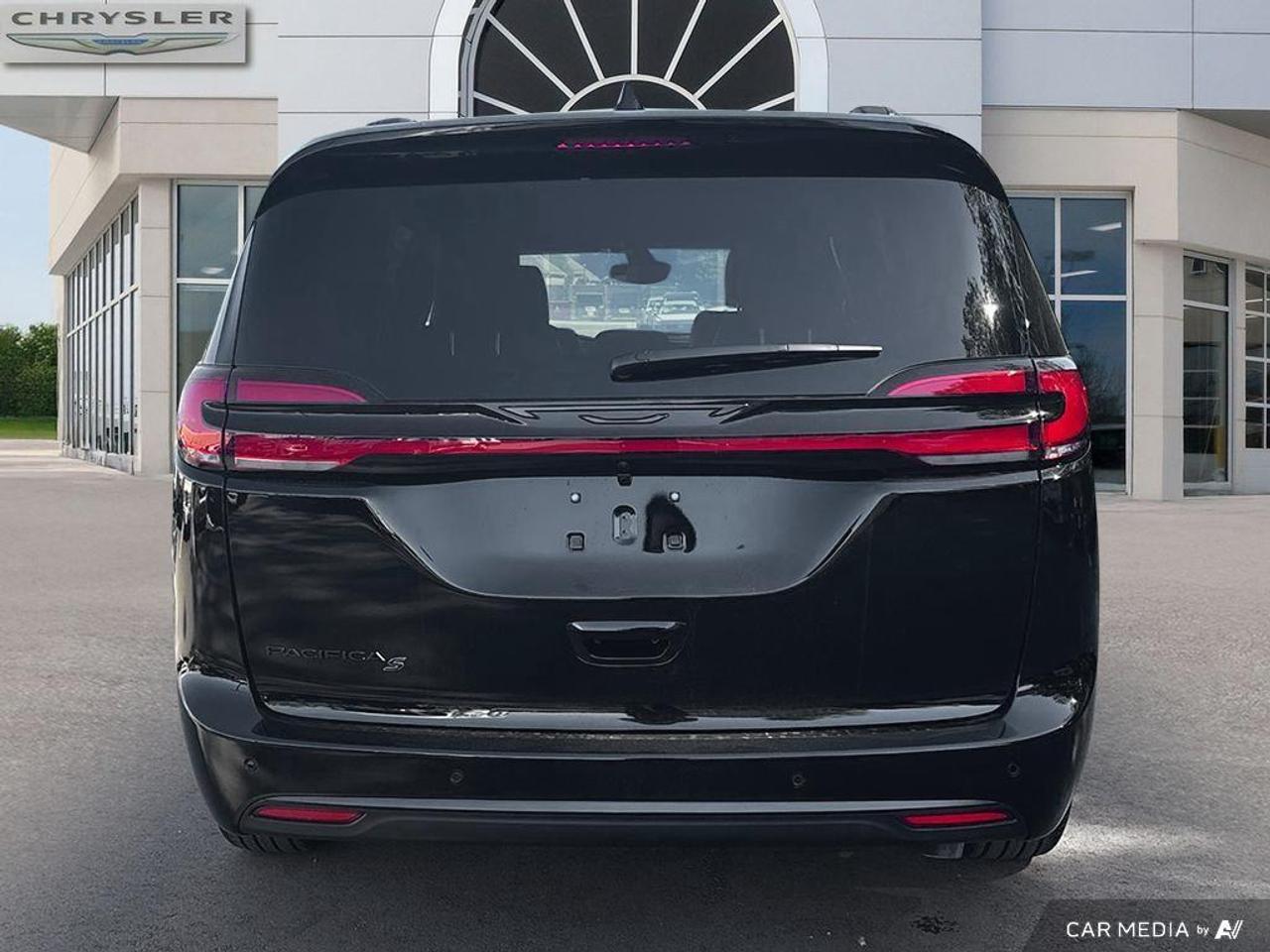 2027 Chrysler Pacifica Select Front-Wheel Drive Passenger Van Photo4