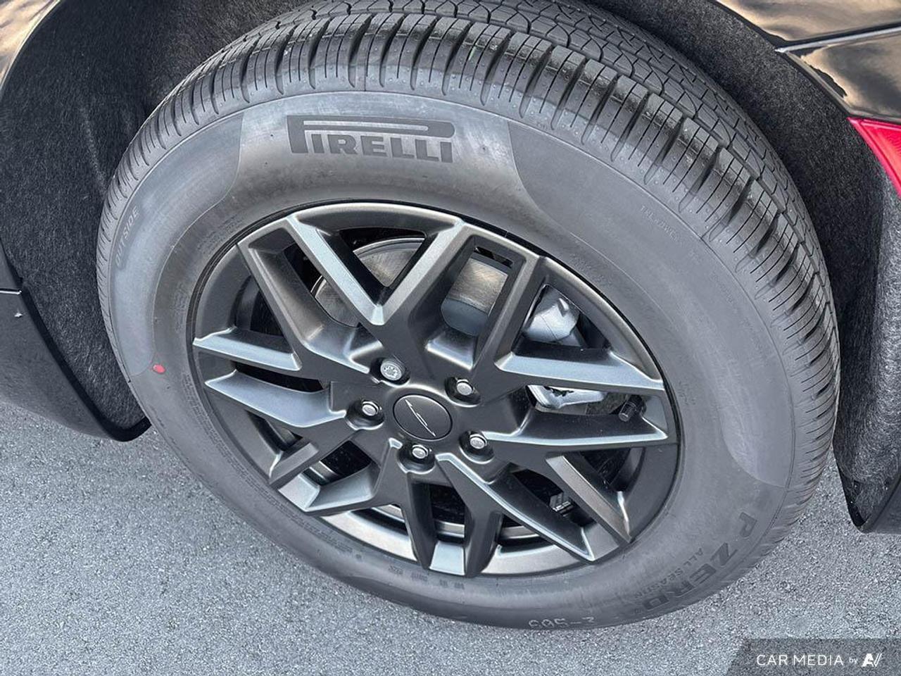 2027 Chrysler Pacifica Select Front-Wheel Drive Passenger Van Photo