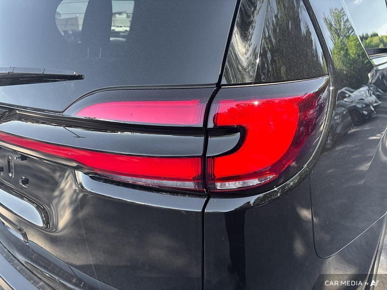 2027 Chrysler Pacifica Select Front-Wheel Drive Passenger Van Photo