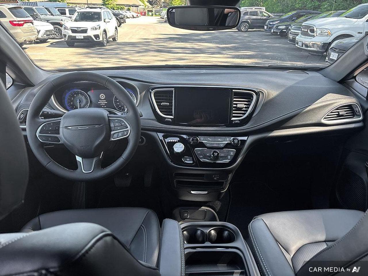 2027 Chrysler Pacifica Select Front-Wheel Drive Passenger Van Photo