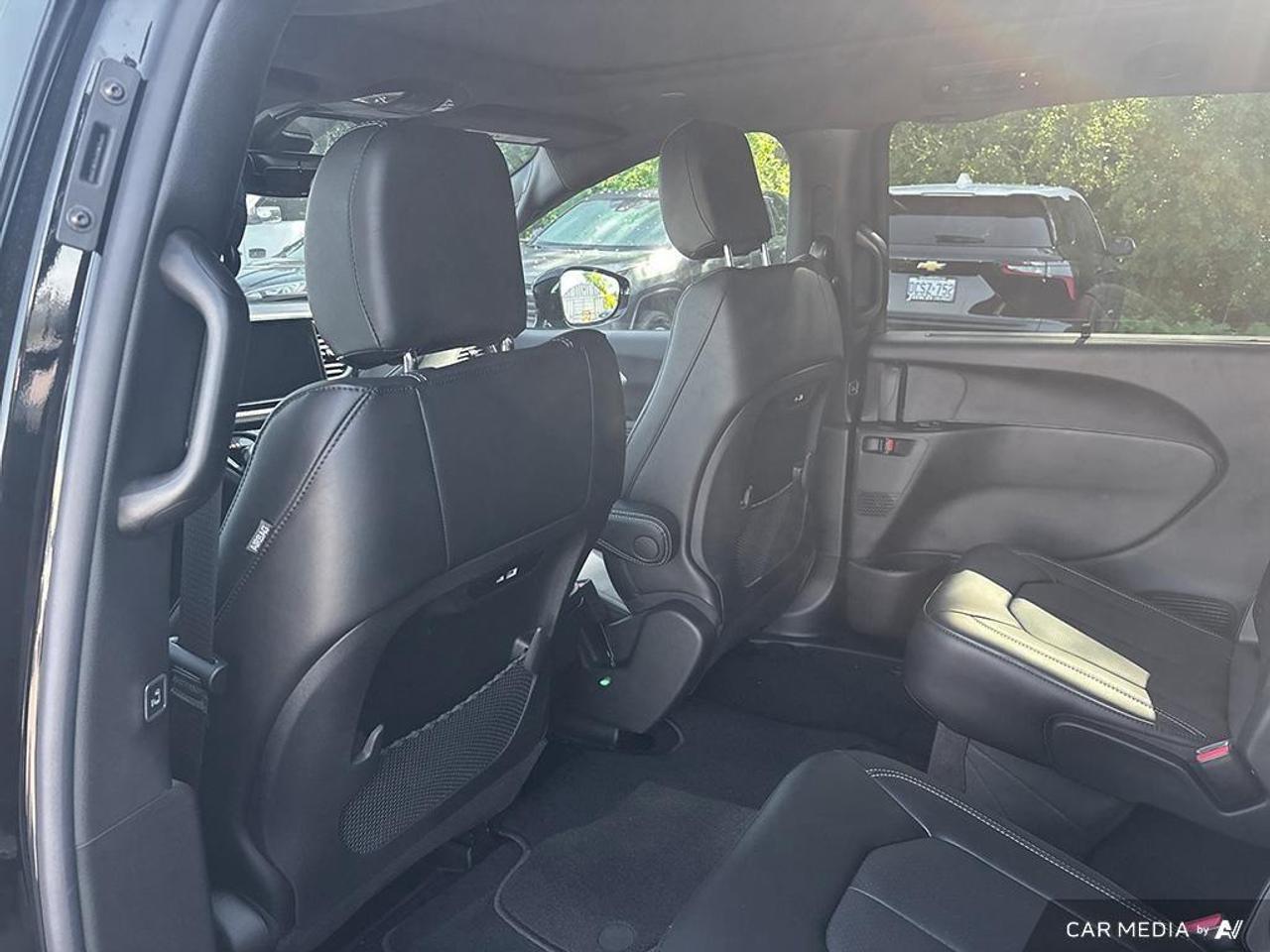 2027 Chrysler Pacifica Select Front-Wheel Drive Passenger Van Photo