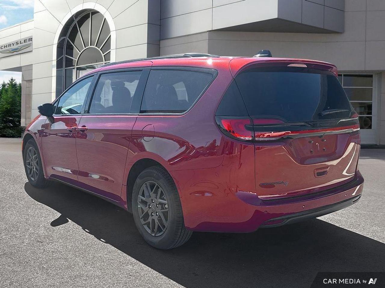 2027 Chrysler Pacifica Select Front-Wheel Drive Passenger Van Photo
