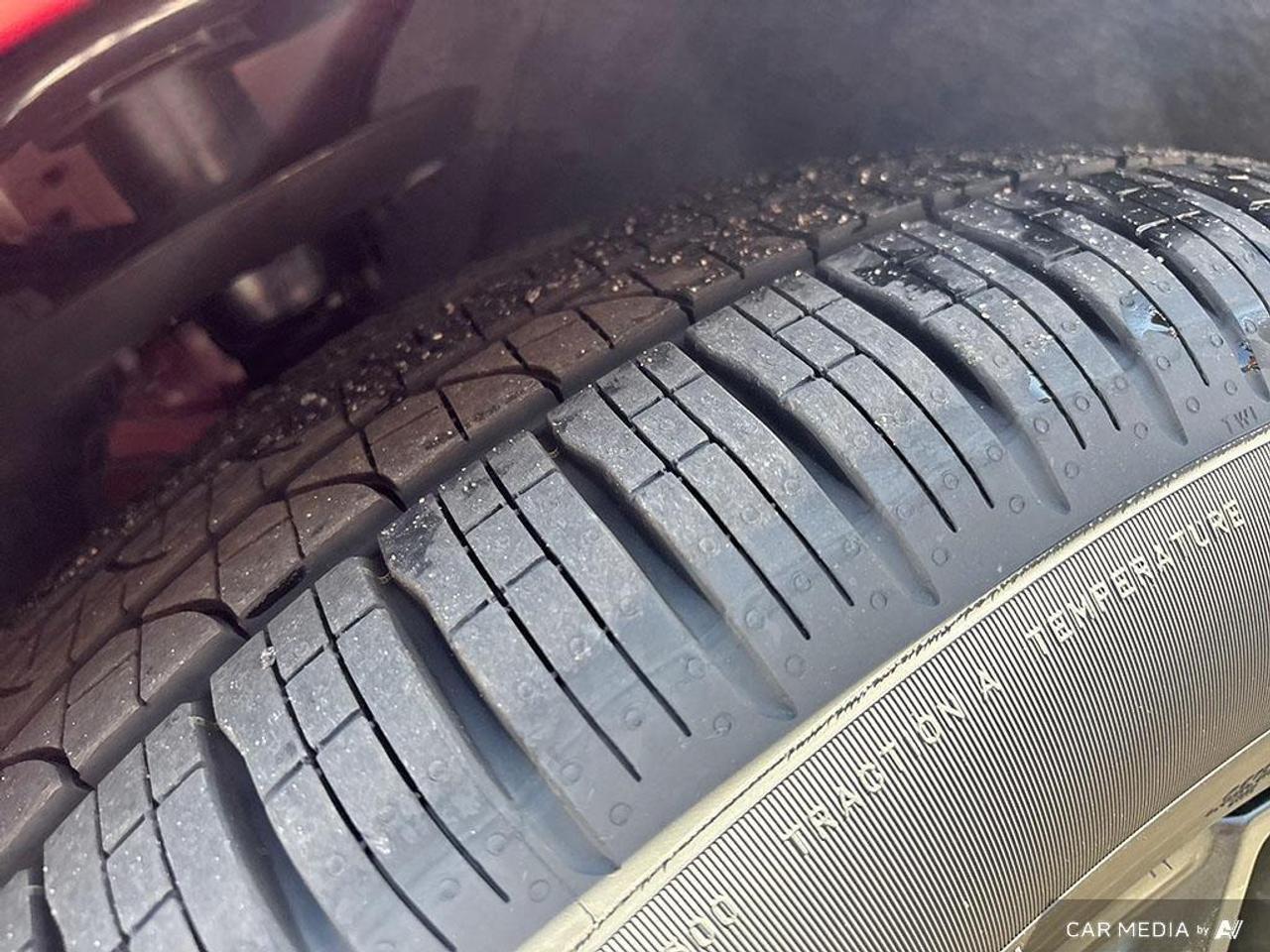2027 Chrysler Pacifica Select Front-Wheel Drive Passenger Van Photo