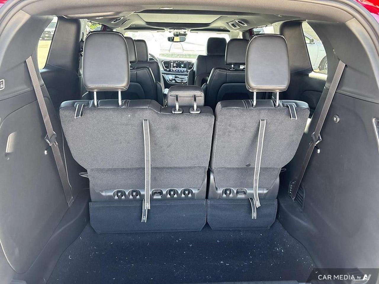 2027 Chrysler Pacifica Select Front-Wheel Drive Passenger Van Photo