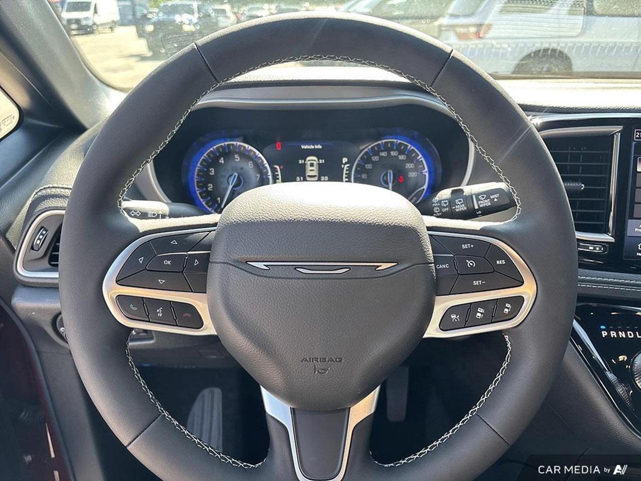 2027 Chrysler Pacifica Select Front-Wheel Drive Passenger Van Photo