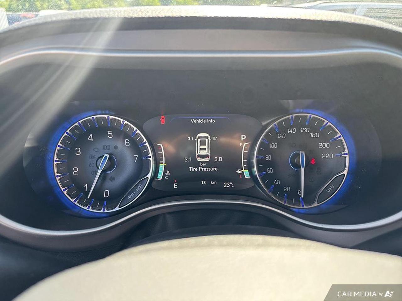 2027 Chrysler Pacifica Select Front-Wheel Drive Passenger Van Photo