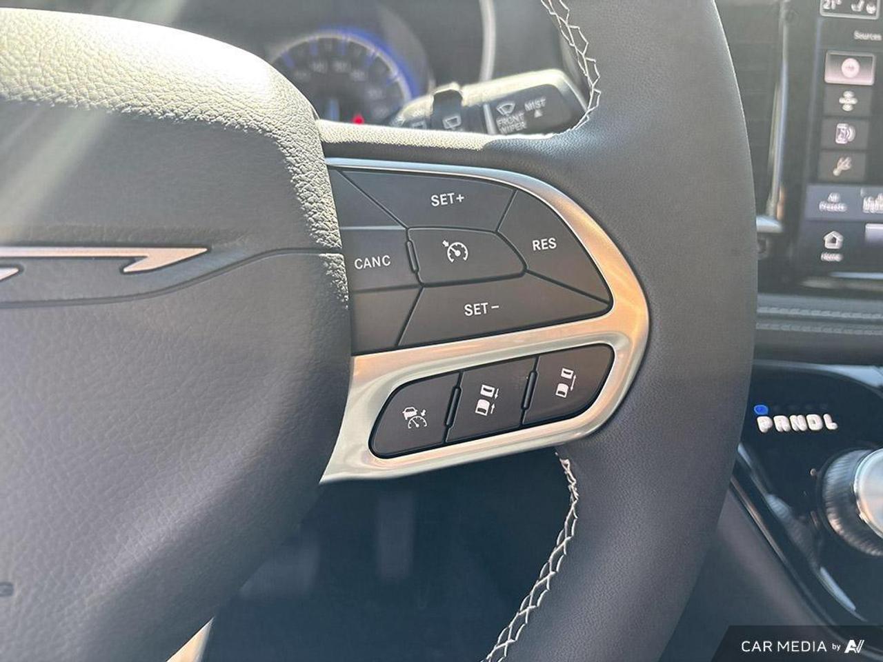2027 Chrysler Pacifica Select Front-Wheel Drive Passenger Van Photo