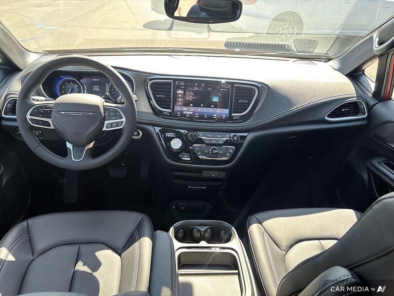 2027 Chrysler Pacifica Select Front-Wheel Drive Passenger Van Photo