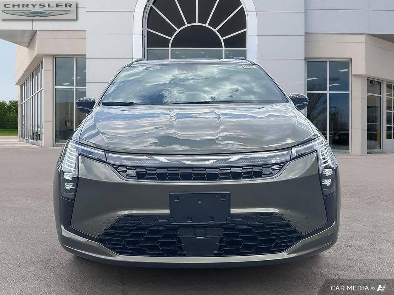 2027 Chrysler Pacifica Select Front-Wheel Drive Passenger Van Photo