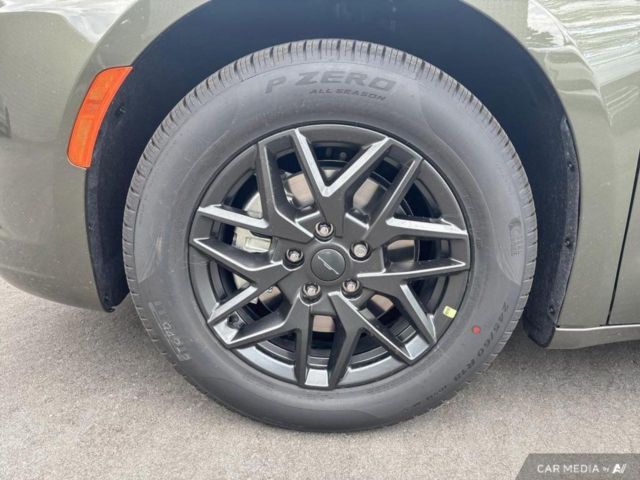 2027 Chrysler Pacifica Select Front-Wheel Drive Passenger Van Photo