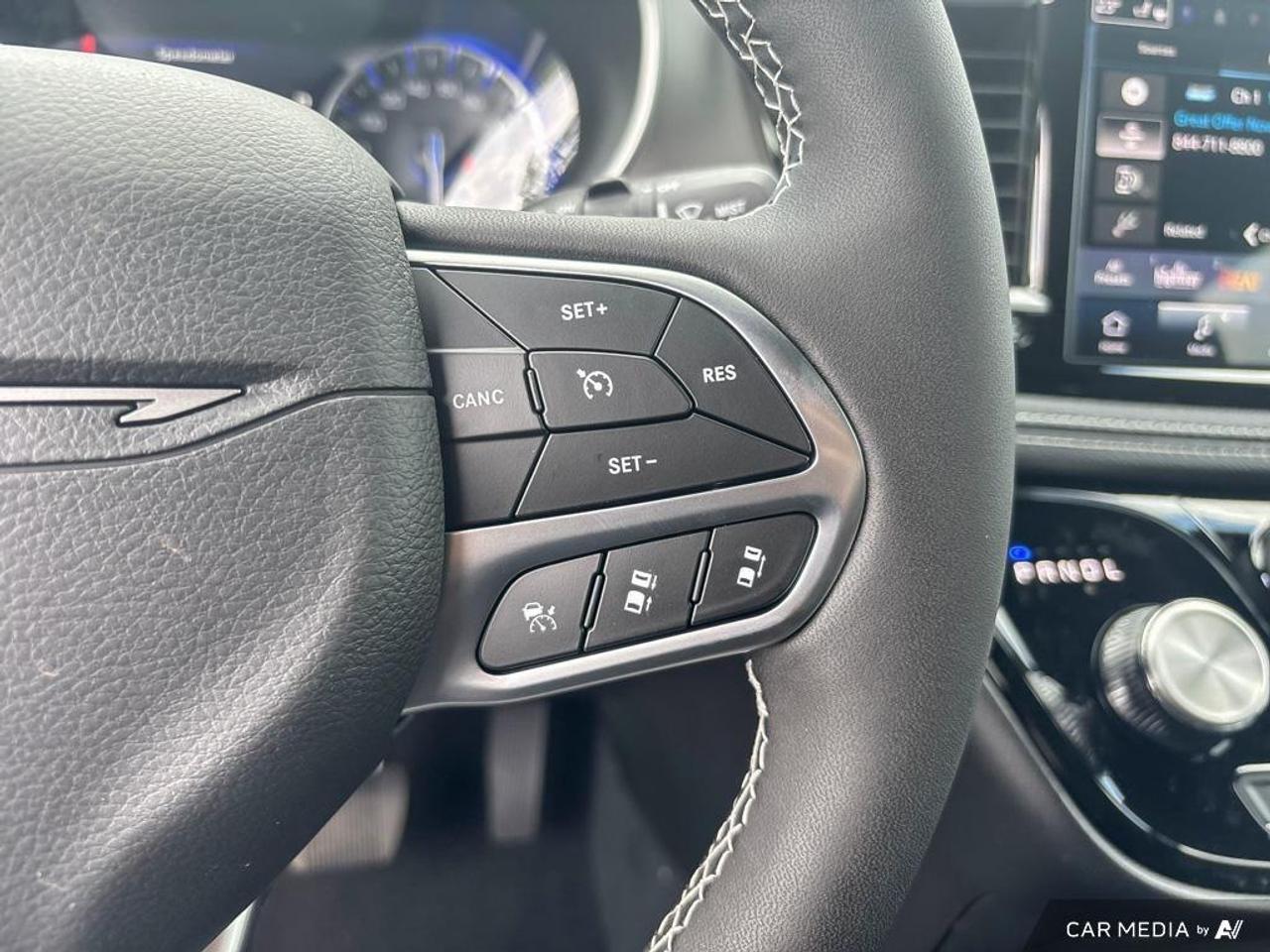 2027 Chrysler Pacifica Select Front-Wheel Drive Passenger Van Photo