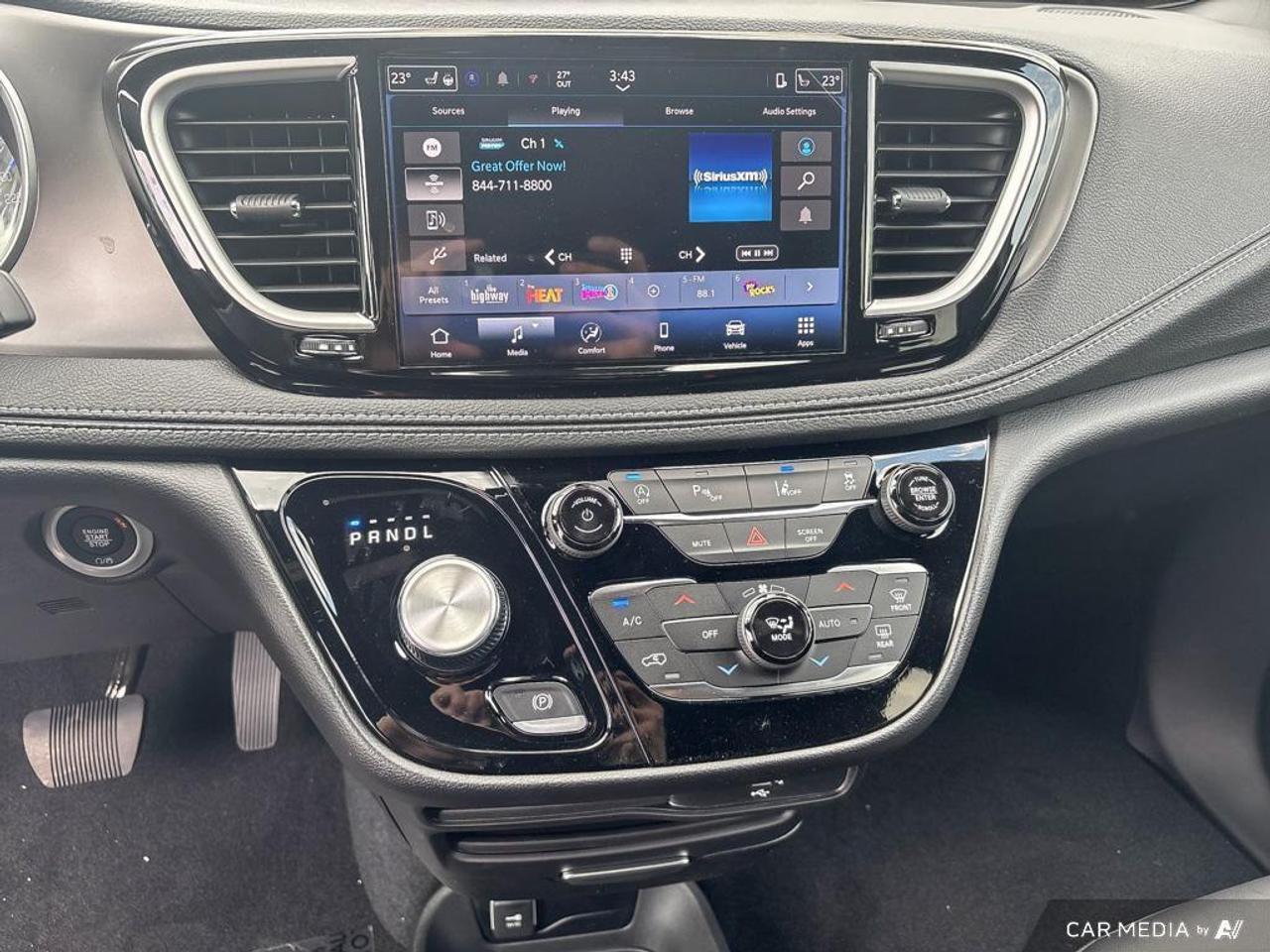 2027 Chrysler Pacifica Select Front-Wheel Drive Passenger Van Photo