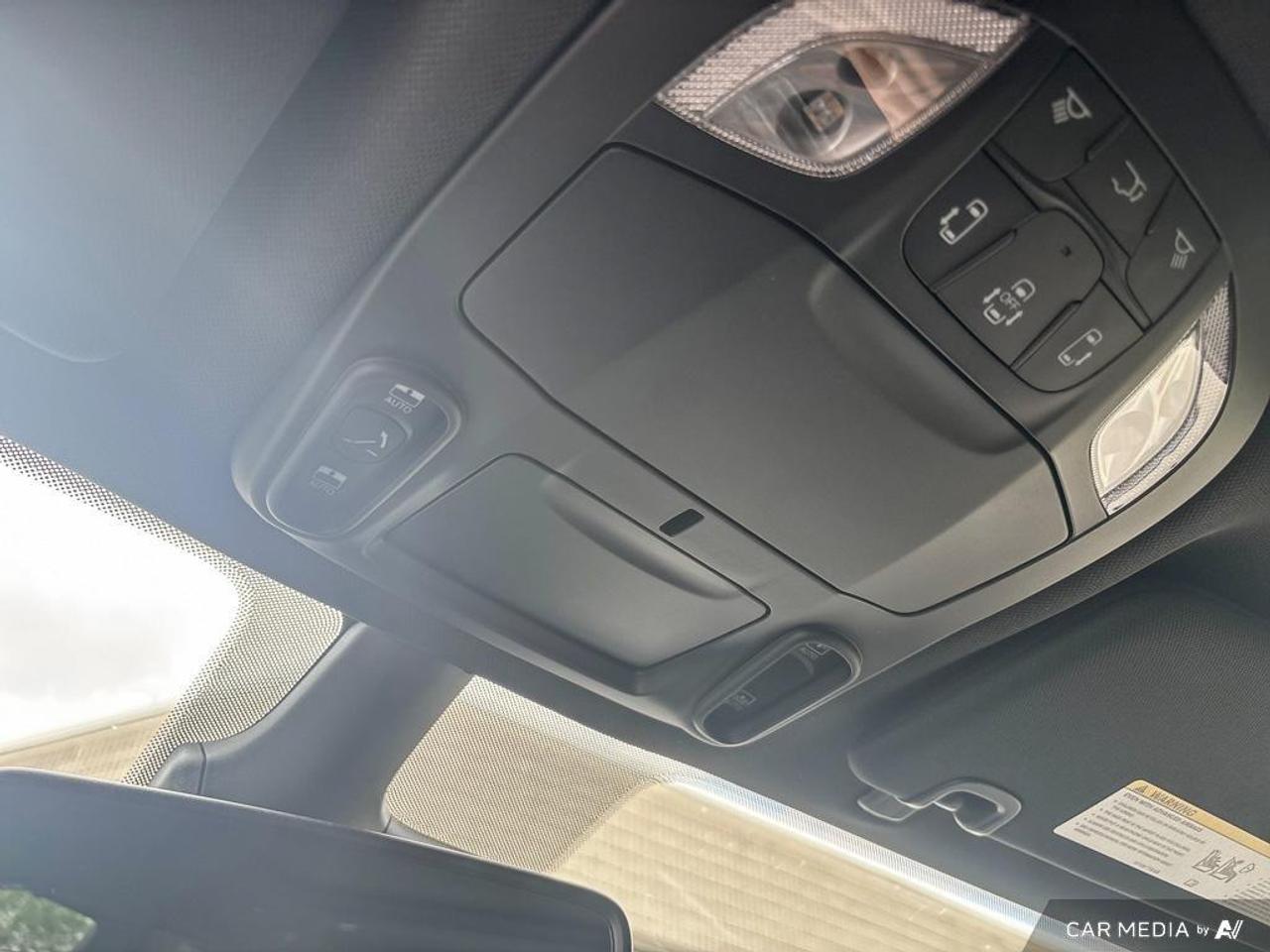 2027 Chrysler Pacifica Select Front-Wheel Drive Passenger Van Photo
