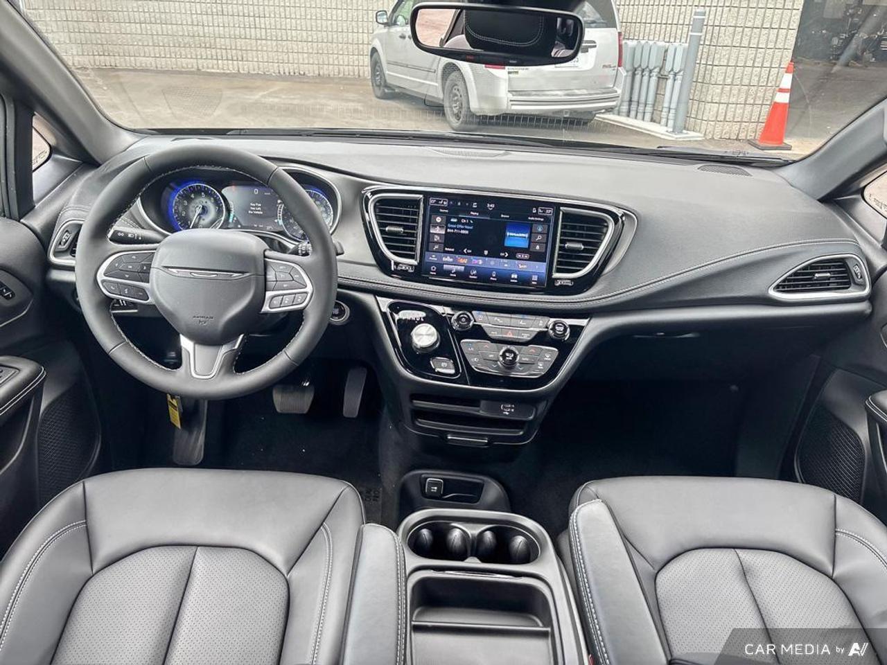 2027 Chrysler Pacifica Select Front-Wheel Drive Passenger Van Photo