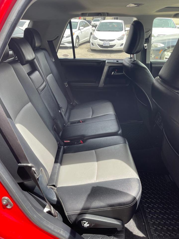 2016 Toyota 4Runner 4WD 4dr V6 SR5 7 seater Photo