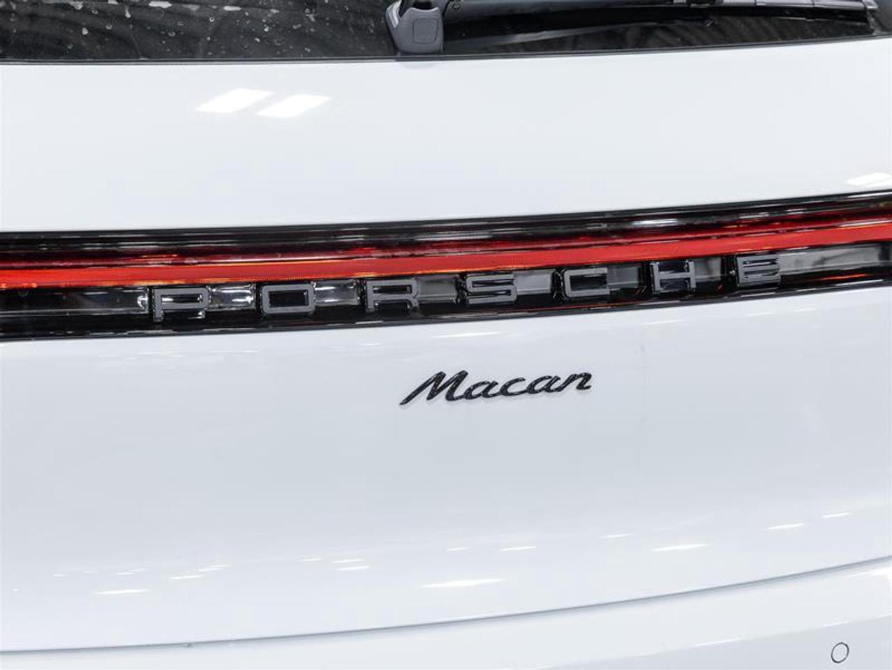 2025 Porsche Macan  Photo4
