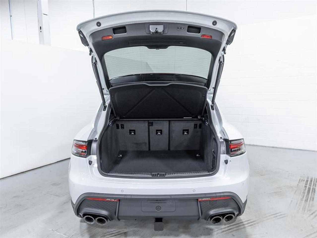 2025 Porsche Macan  Photo